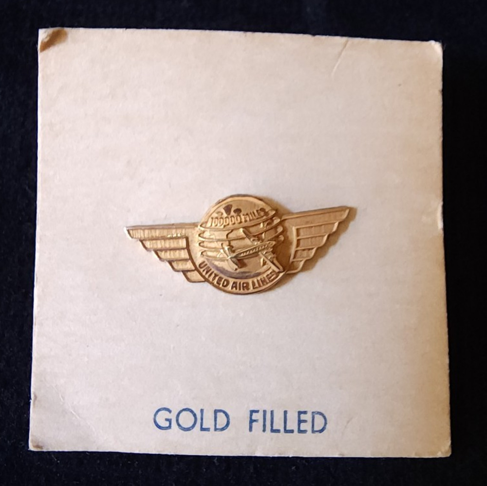 Vintage 1/10TH 10K Gold United Air Lines Airlines 100,000 Miles Club Wings Pin